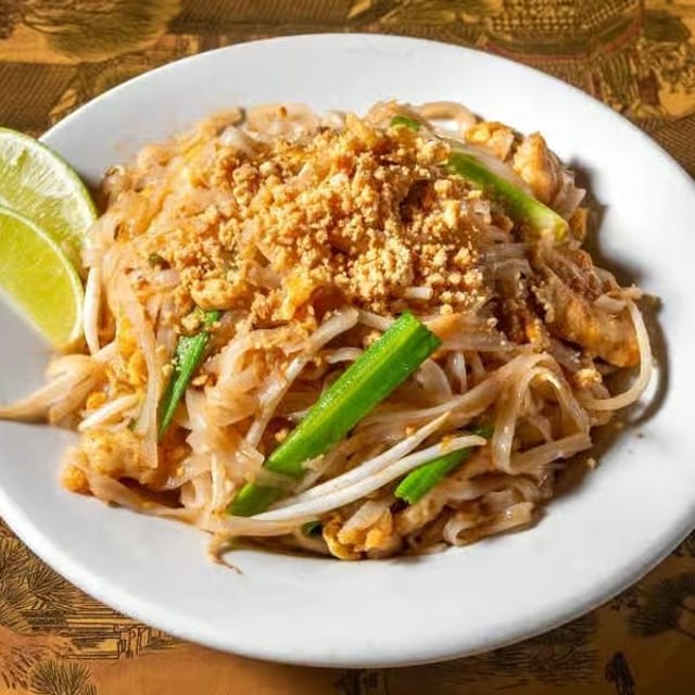 L- Pad Thai.